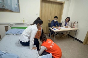 北漂家政女工的自我救贖之路:寫作、畫畫,56歲要為自己活一回|從她說(shuō)起